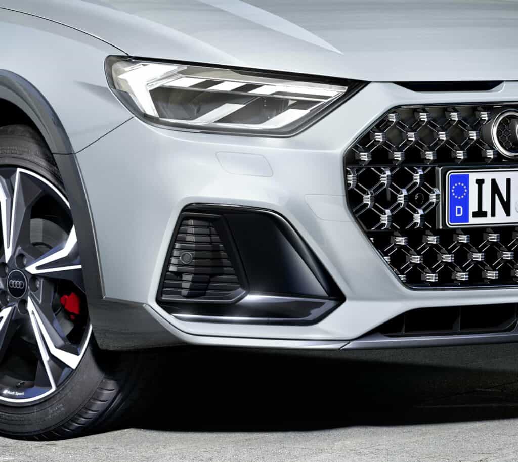 Dettaglio Faro Frontale e cerchio Audi A1 Allstreet grigio zinco perla- Audi Reggini concessionaria ufficiale per la provincia di Rimini e San Marino